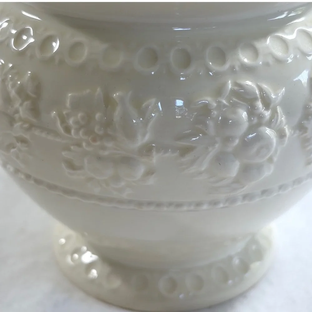 1960's Wedgwood Etruria Barlaston Wellesley Creamer, Sugar Bowl & Gravy Boat Set